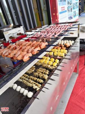 戶外燒烤美食盛宴 從工廠聚會(huì)到沙灘派對(duì)的完美餐飲外包方案